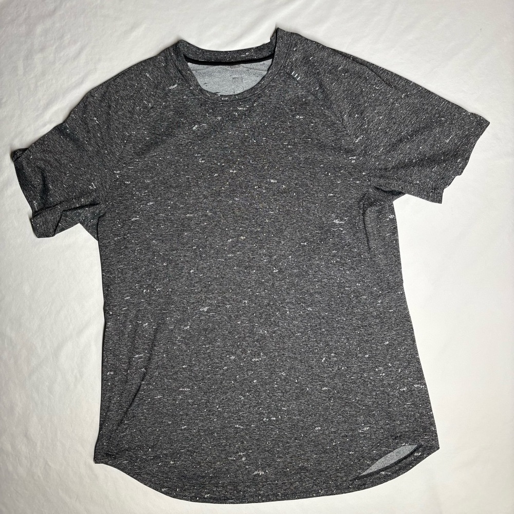 Lululemon Men's Fresh Form Short Sleeve Heather Gray T-Shirt w/ speckled pattern